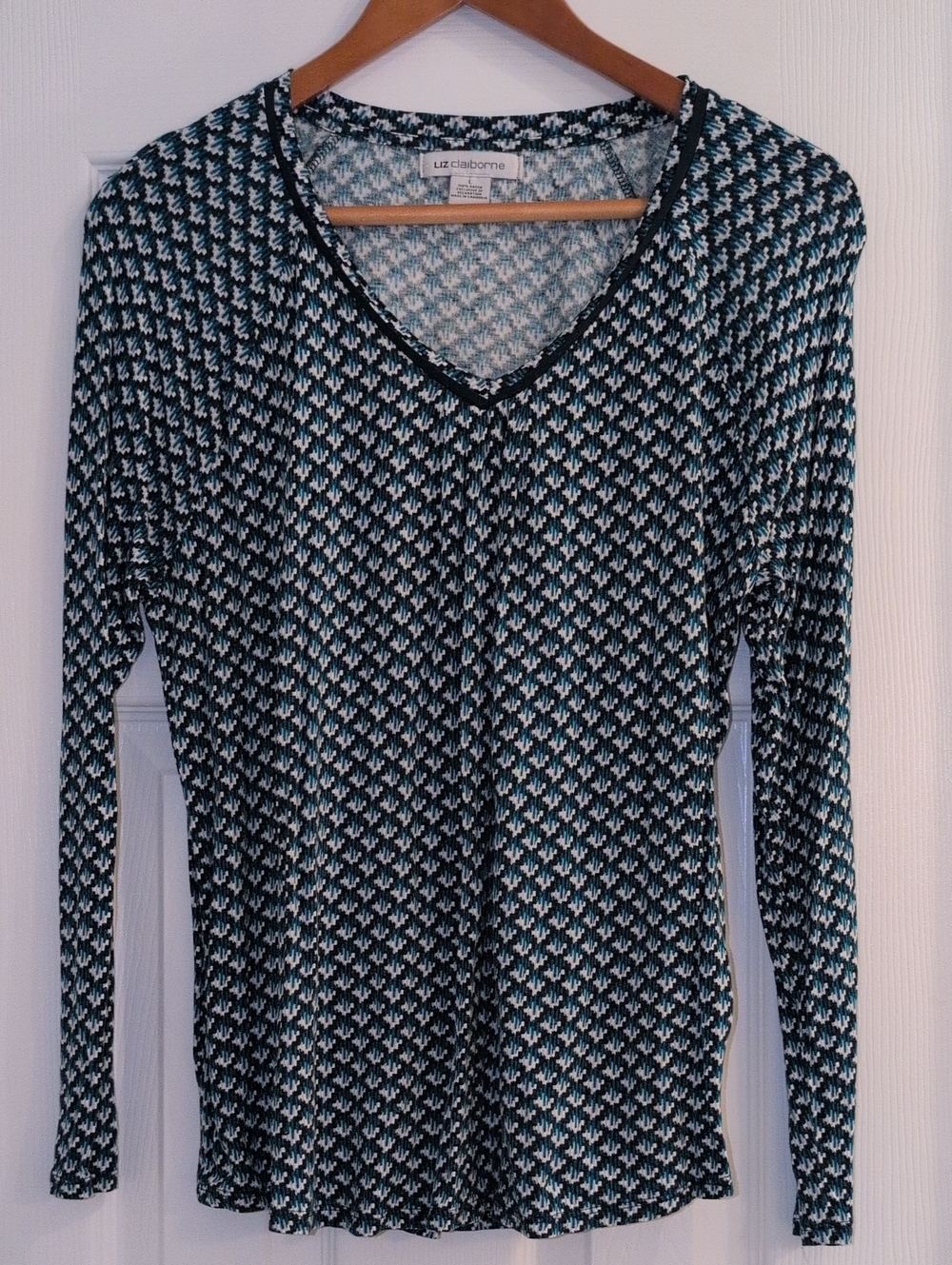 Liz Claiborne Teal and White V-Neck Long Sleeve Top